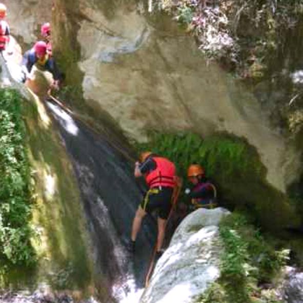 Practicar cañonismo en Pinal de Amoles